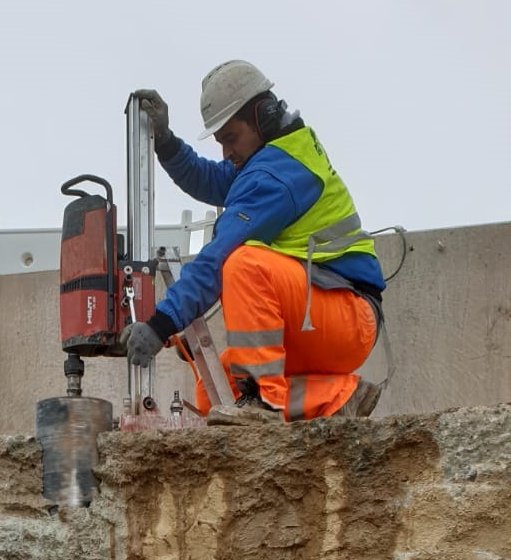 Erste-Hilfe im Bau: Beim Beton schneiden, sägen und Bohren ist ein Verbandkasten essentiell (Foto: Kernbohrung, BBS Technik GmbH)